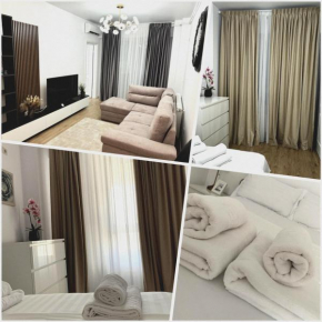 Zenith Central Address Apartment with Parking